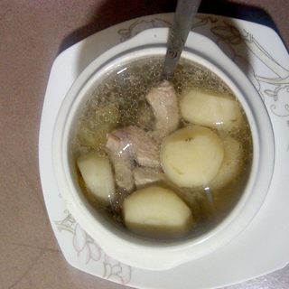 儿子的早餐－－瘦肉粉肠马蹄汤