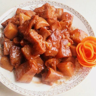 杏鲍菇土豆红烧肉