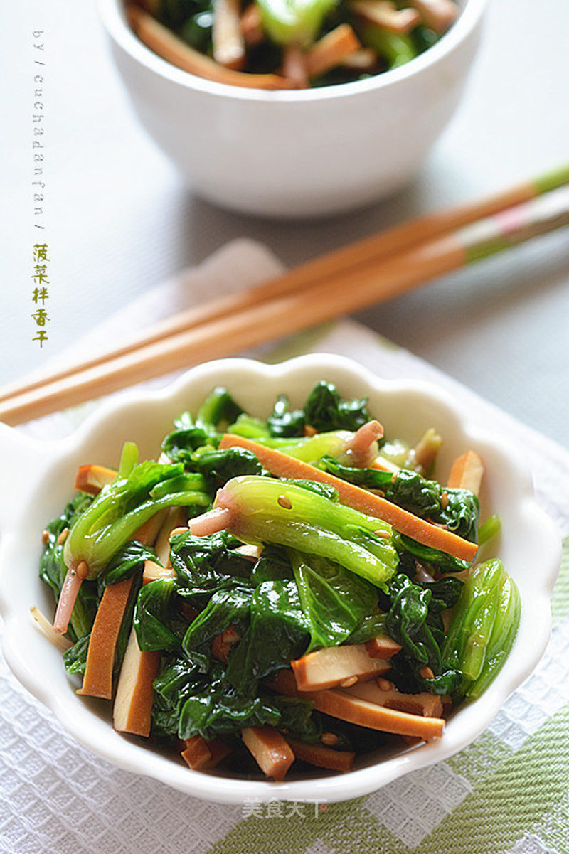 https://i3i620.meishichina.com/attachment/recipe/2014/12/20/2014122030a4a1c4265a8b45.jpg?x-oss-process=style/p800的做法