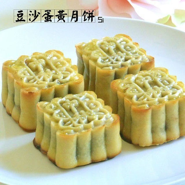 广式豆沙蛋黄月饼