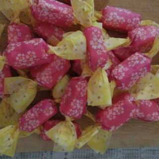 粉色花生牛扎糖