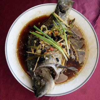 清蒸肉末鲫鱼
