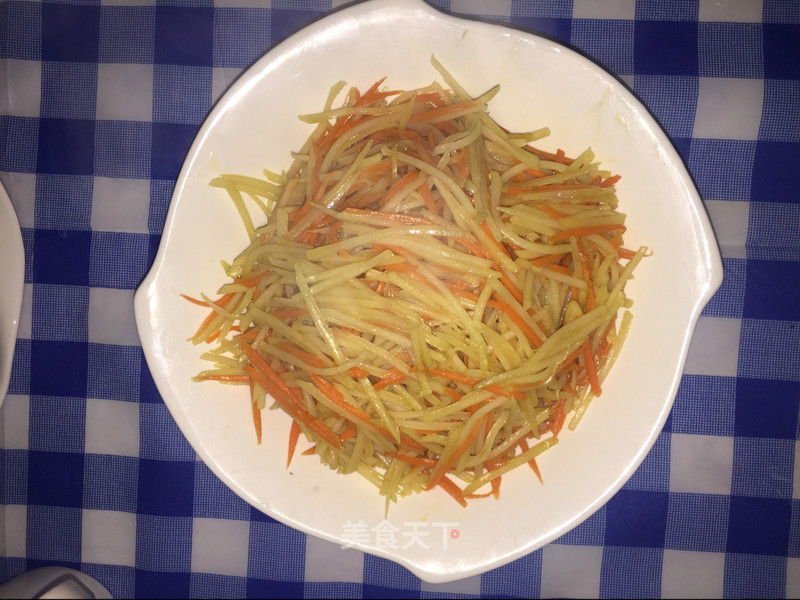 https://i3i620.meishichina.com/attachment/recipe/2015/12/25/4FCB0F54-22F7-45AC-8C5A-7E80CEE49C1F.jpg?x-oss-process=style/p800的做法