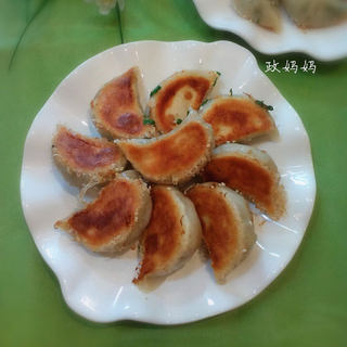 烫面荠菜煎饺