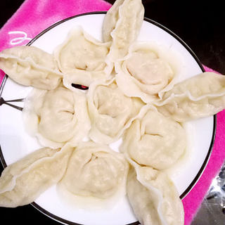 芹菜猪肉馅元宝柳叶水饺