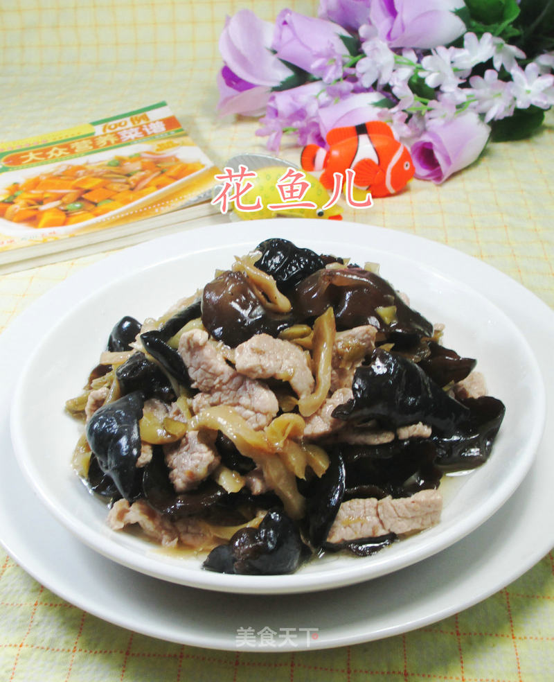 榨菜丝里脊肉炒黑木耳 