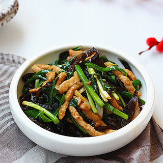 韭菜木耳炒肉丝