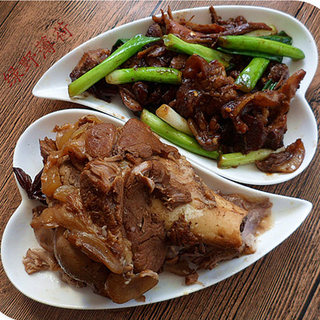 两吃大棒骨——酱大棒骨+小葱酱爆拆骨肉 