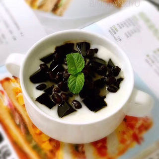 酸奶蜜豆龟苓膏