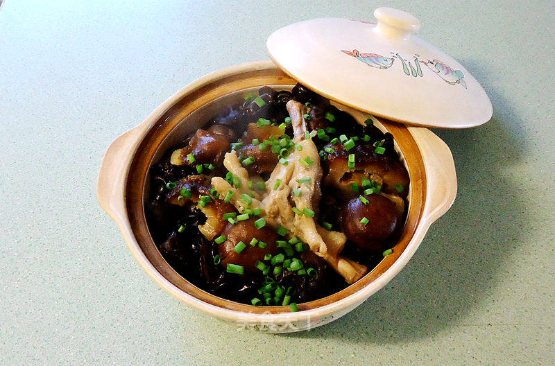 海参木耳焖鸡脚