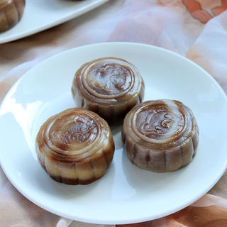 冬瓜蓉双色冰皮月饼