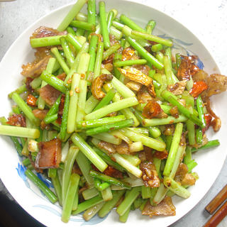 超级下饭菜  腊肉炒蒜薹