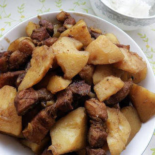 红烧肉炖土豆