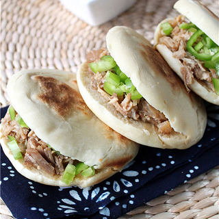 陕西小吃，腊汁肉夹馍