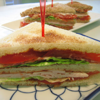 筒易美式午餐——火鸡培根三明治（Turkey Club)