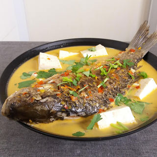 酸辣鲫鱼豆腐汤