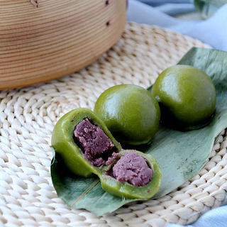 豆沙艾草青团