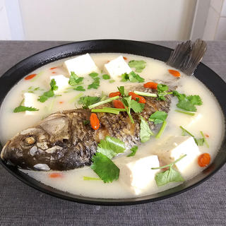 鲫鱼豆腐汤