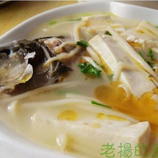 鲫鱼炖豆腐