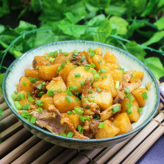 土豆炖鸡骨