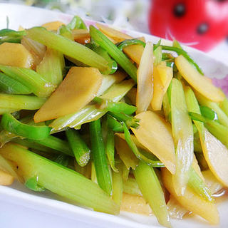 芹菜炒土豆片