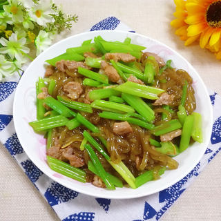 芹菜炒粉