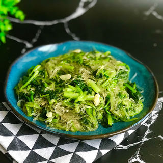 菠菜炒粉丝