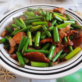 年夜菜~蒜苔炒肉