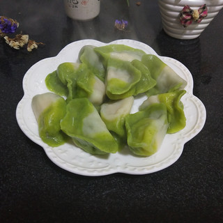 团圆饭~菠菜汁肉三鲜水饺