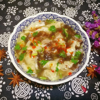 猪肉槐花酸汤馄饨