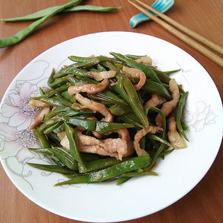 五花肉烧扁豆
