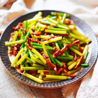 肉丝炒蒜苔