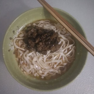 香菇肉酱酸辣面