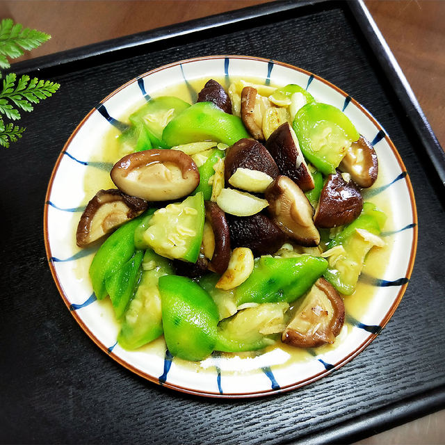 丝瓜炒蘑菇