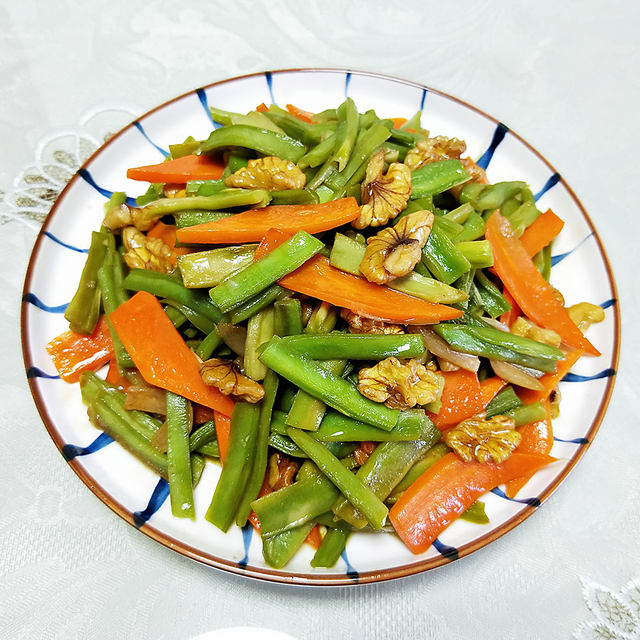 贡菜炒核桃