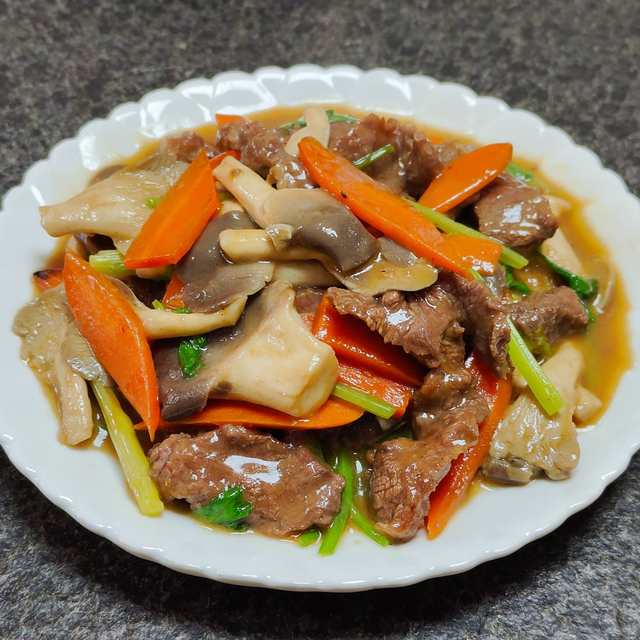 牛肉炒平菇