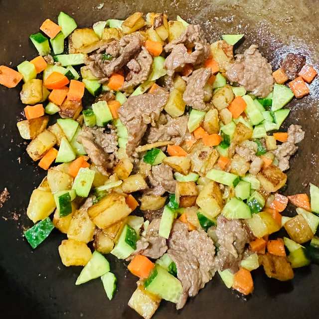 牛肉炒土豆丁
