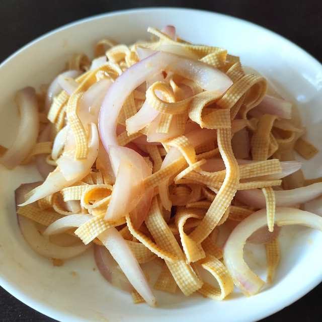 千张丝炒洋葱丝