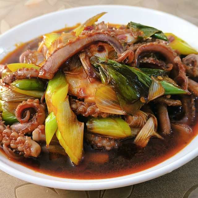 大葱炒鱿鱼须