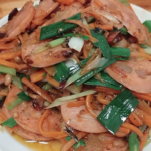 胡萝卜炒牛肉肠