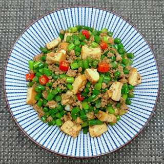 蒜苔香干炒肉沫