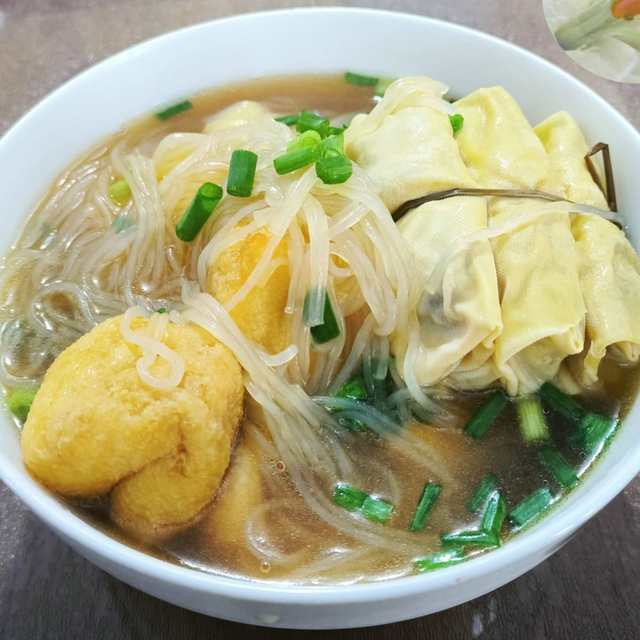 油豆腐肉面结魔芋粉丝汤