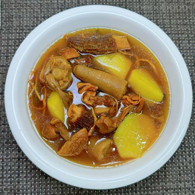 淮山菌菇猪尾汤