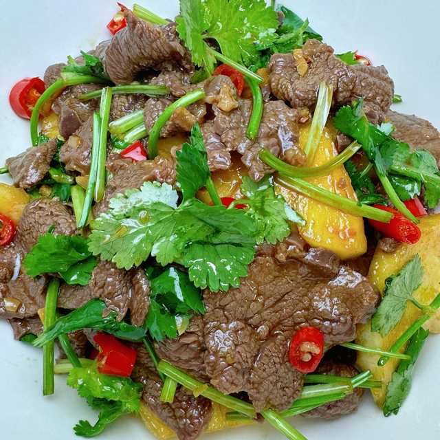 菠萝香菜拌牛肉