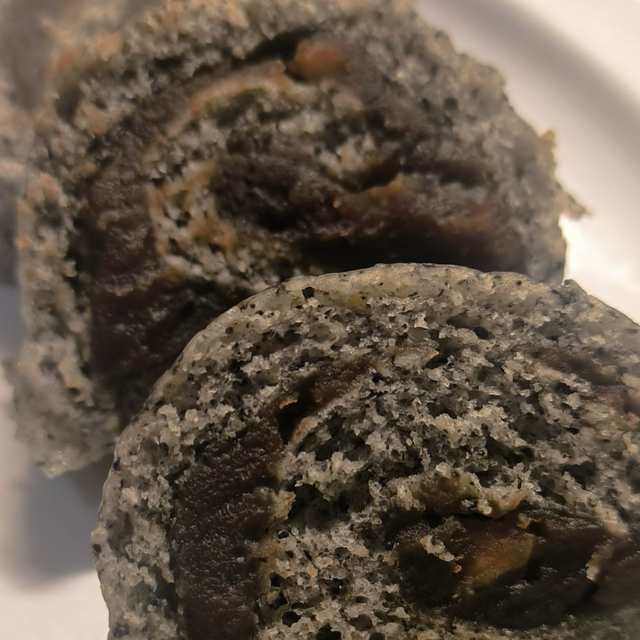 黑芝麻豆沙卷