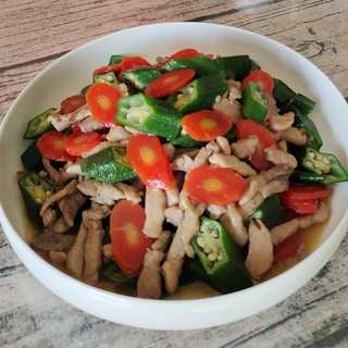 肉丝炒胡萝卜秋葵