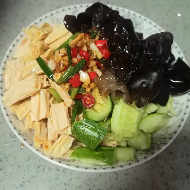 凉拌黄瓜腐竹木耳