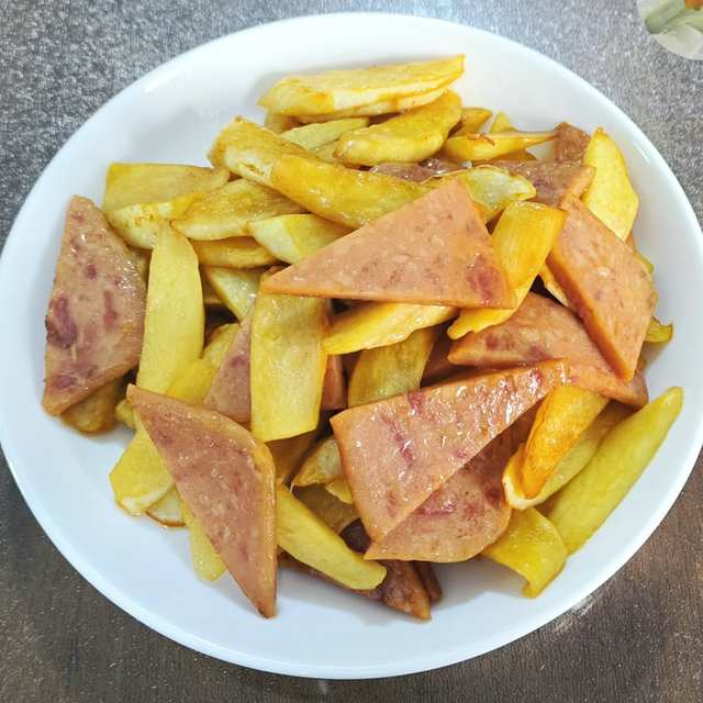 午餐肉炒茭白